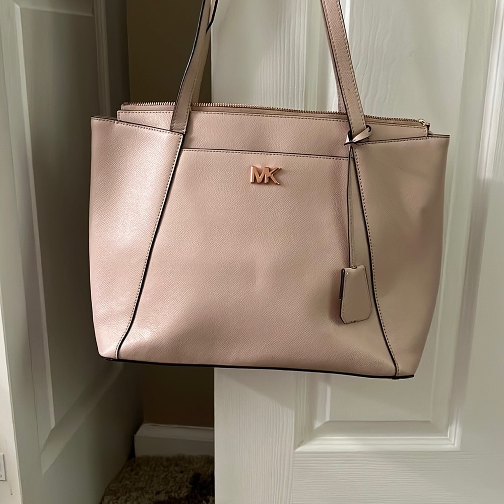 Micheal kors leather purse and wallet